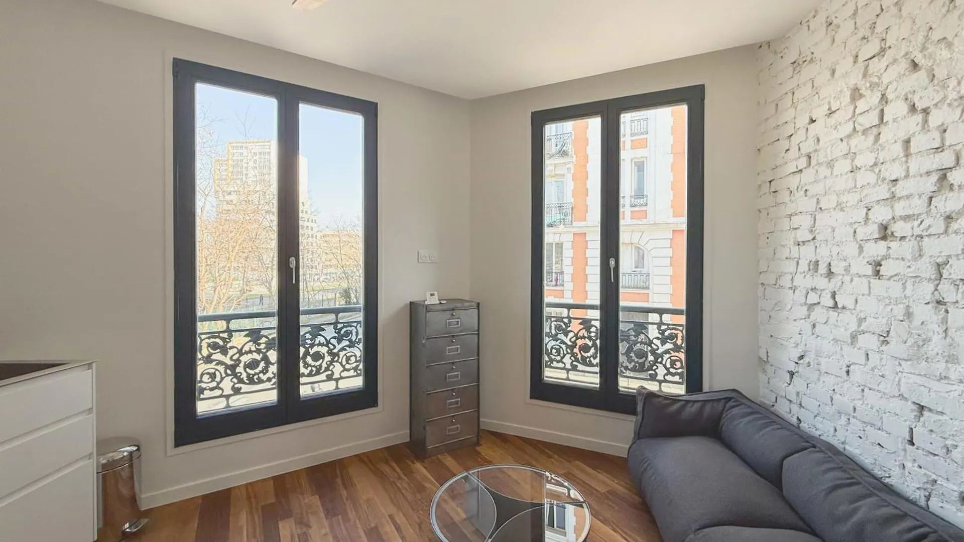 Superb Spacious Apartment Located At Mont Cenis Paris