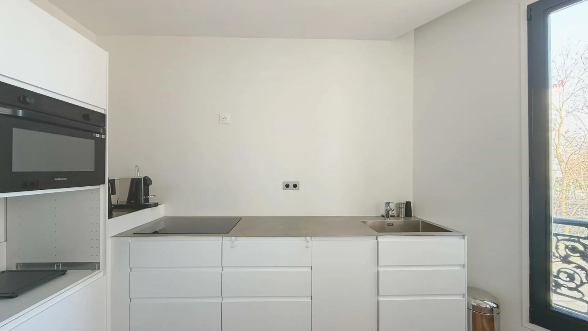 Superb Spacious Apartment Located At Mont Cenis Paris