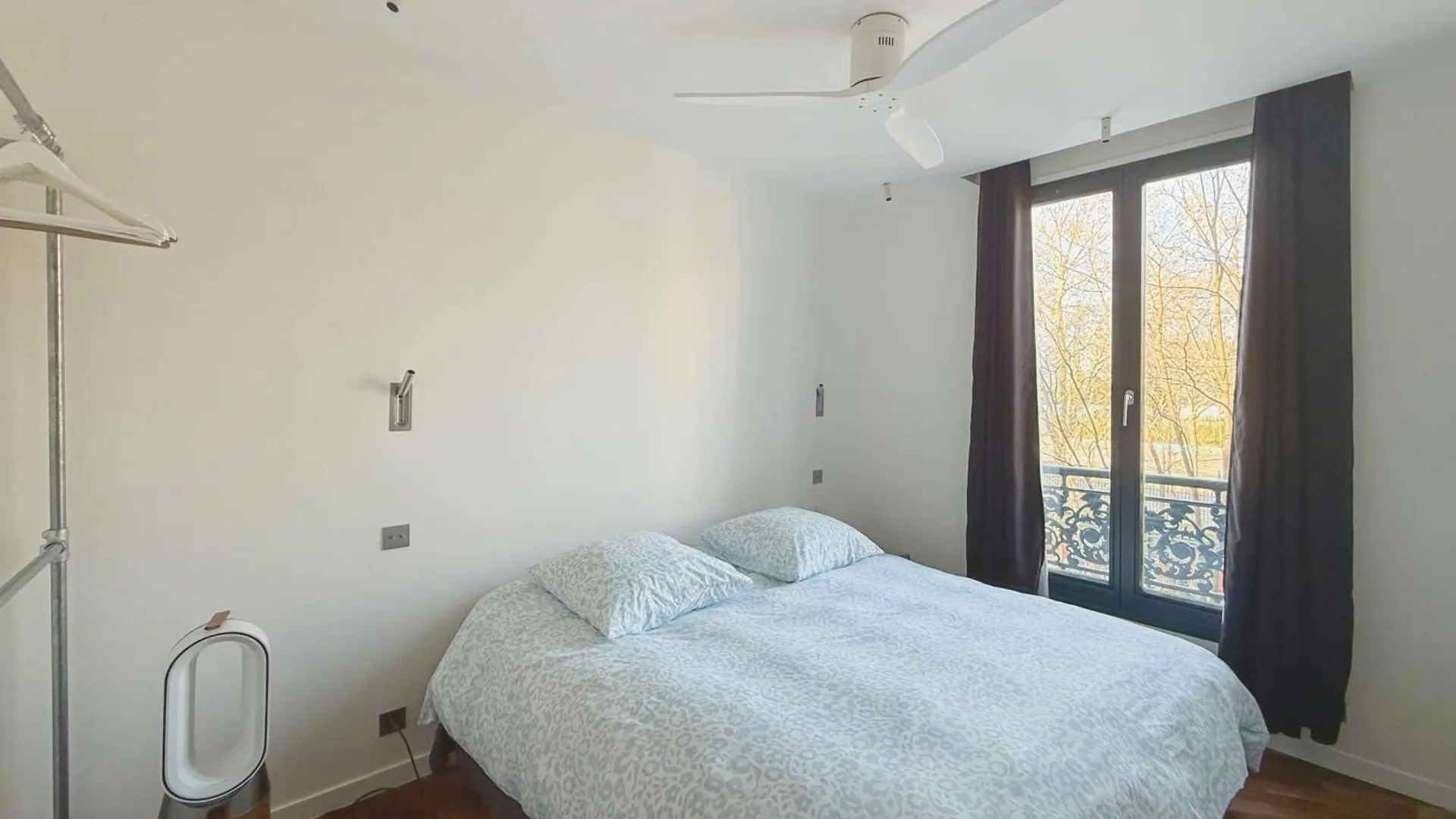 Superb Spacious Apartment Located At Mont Cenis Paris